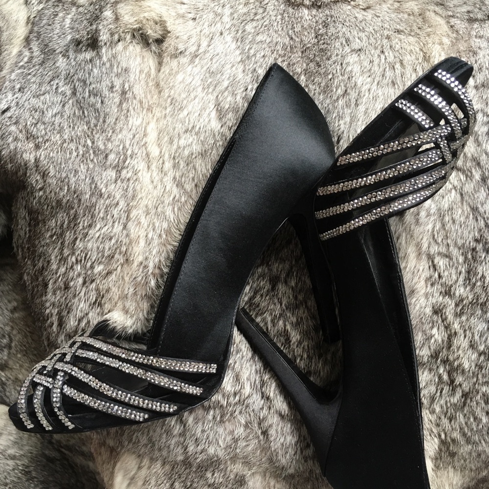 Authentic Ralph Lauren Satin Jeweled High Heels. - Picture 3 of 7